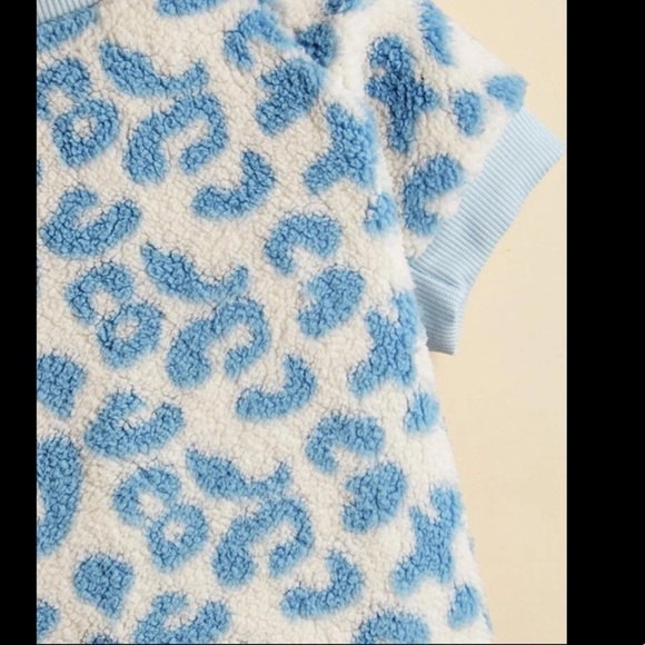 Leopard Print Pet Sweatshirt 💙🐾 - Picture 2 of 7